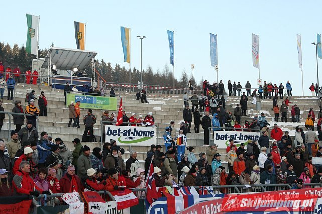 060 Kibice